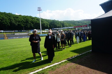 Die Zukunft ins Jetzt verlegen Abiturfeier des Evau im Leimbachstadion