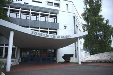 Das Evangelische Gymnasium in Siegen-Weidenau Seit einem Jahr heißt es: Lernen in besonderen Zeiten!