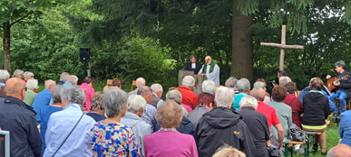 Ein echter Klassiker: 180 Menschen feiern Gottesdienst am Rothaarsteig
