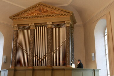 Mit der Orgel in den Himmel Roetzel-Orgel in Oberfischbach wird 200 Jahre alt