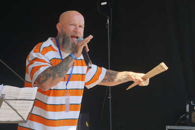 Breiter Pastor, fette Beats Erstes Bonfire-Festival
