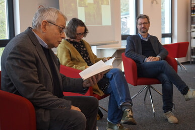 Kultur auf dem Scheiterhaufen Lesung mit Superintendent Stuberg am Evau