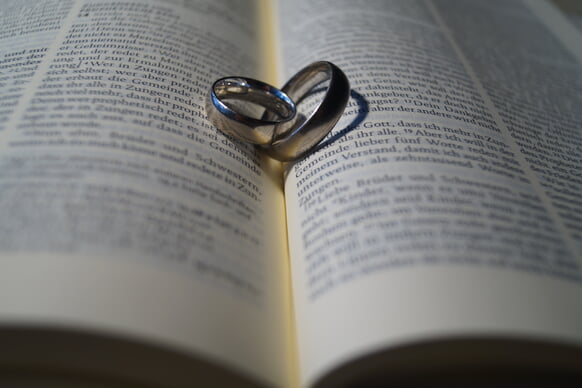 Hochzeitsmesse mit Konfetti-Segen