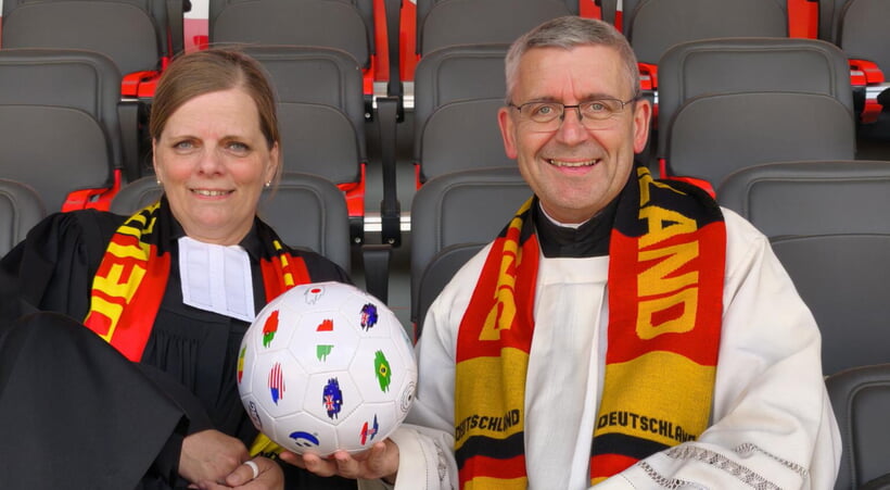 Kirchenkreis und Dekanat w&uuml;nschen eine friedvolle Fu&szlig;ball-WM