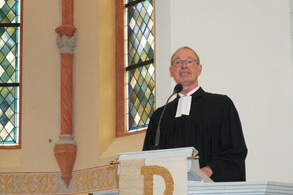 Pfarrer Rolf Fersterra in Ruhestand verabschiedet