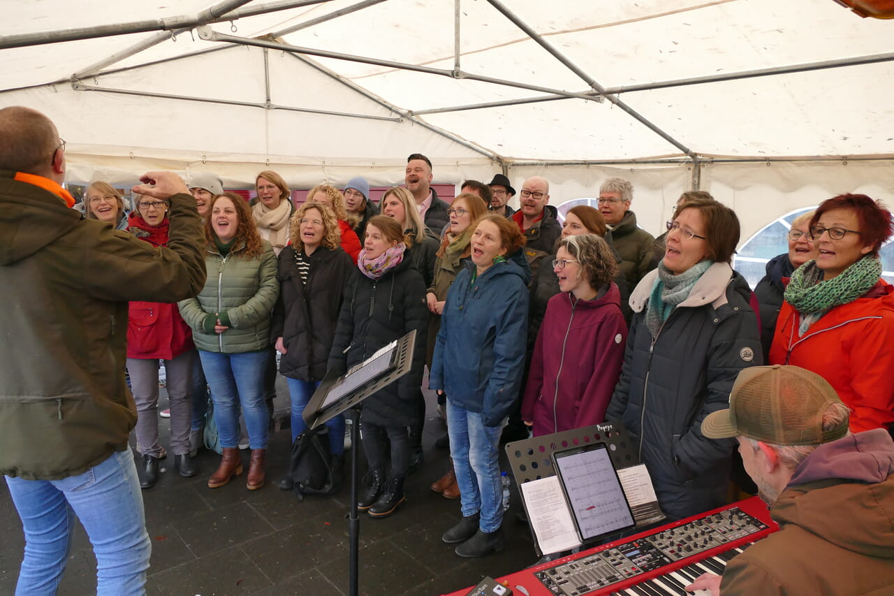 Die Gospel Community Siegen sorgte mit Gesang und Musik für weihnachtliche Stimmung.