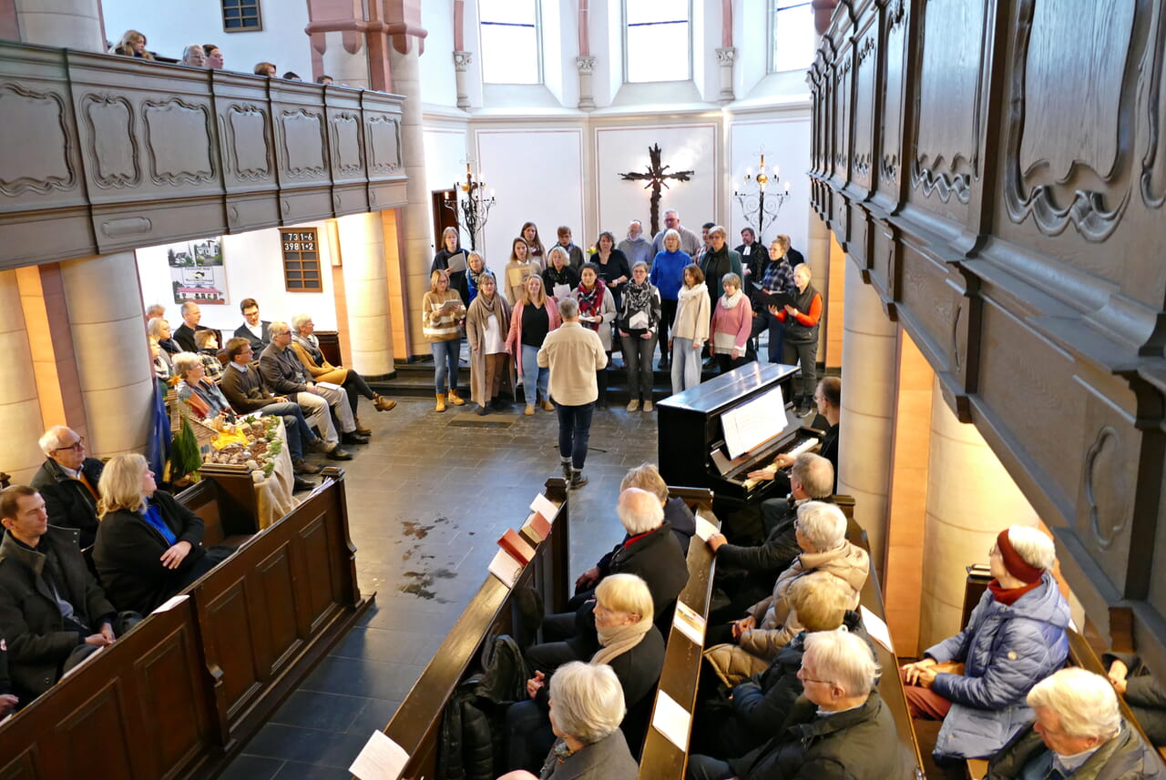 Der Chor Choose Life sorgte mit seinem Gesang für festliche Stimmung