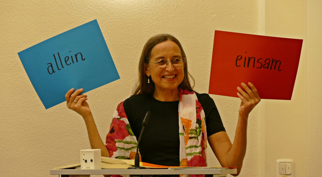 Heike Dreisbach, Leiterin der Erwachsenenbildung im Kirchenkreis Siegen-Wittgenstein, referierte über das Thema "Einsamkeit".