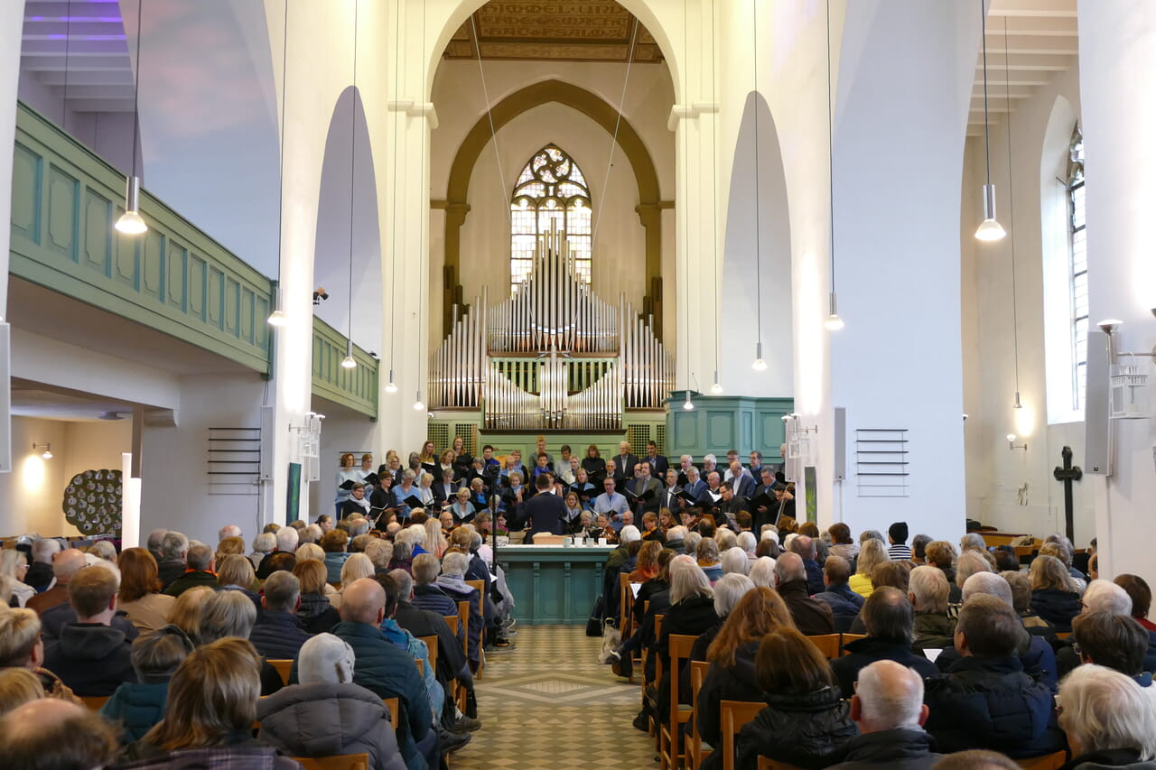 Auf dem 19. Martinimarkt an der Martinikirche in Siegen gab es viel Schönes zu entdecken und sehen. Der Sonntag startete mit einem Kantatengottesdienst.