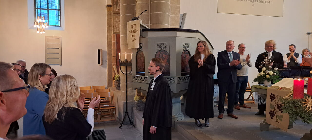 Einführung des neuen Pfarrers Andreas Hoenemann in der Kirche Oberholzklau