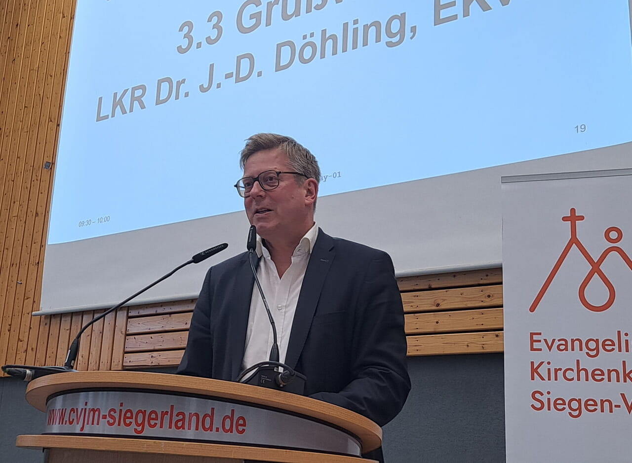 Landeskirchenrat Dr. Jan-Dirk Döhling nahm auf der Wintersynode des Kirchenkreises Siegen-Wittgenstein zum Klimaschutz Stellung.