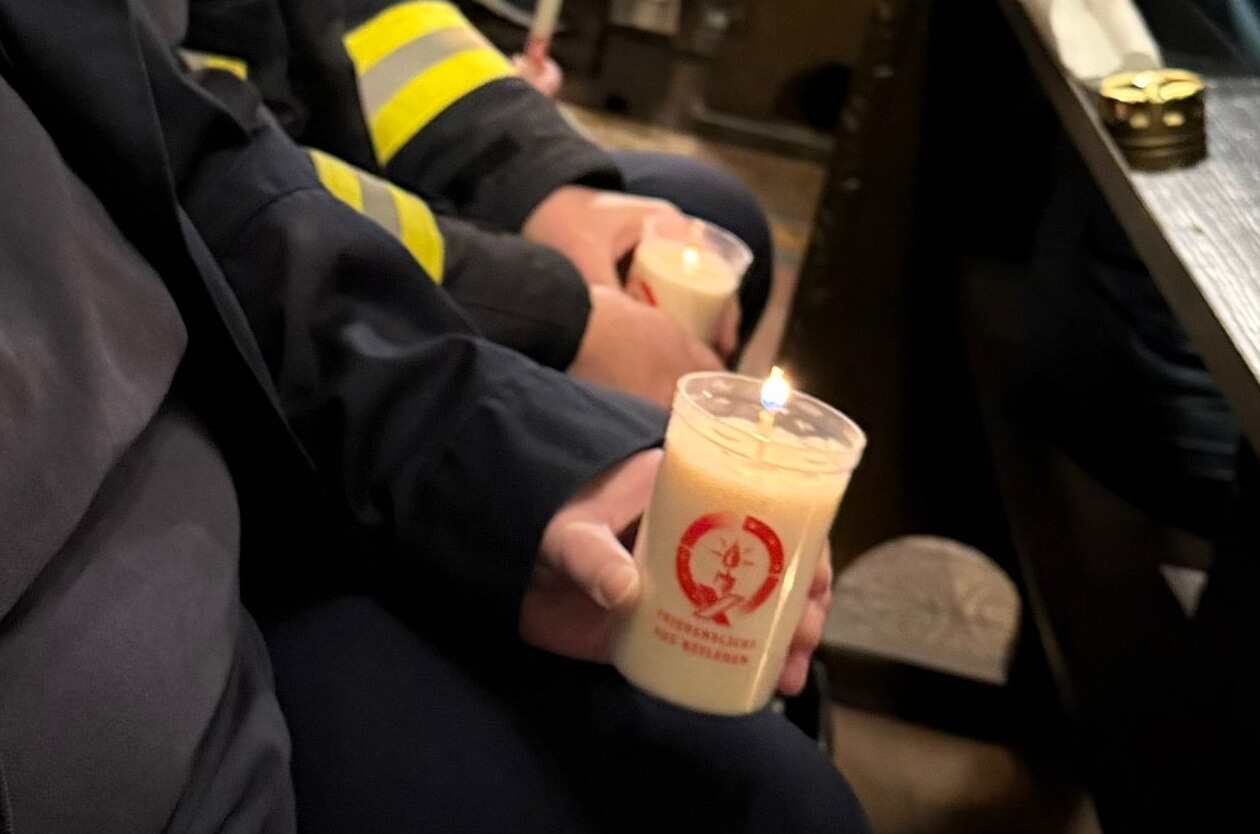 Am dritten Advent erreichte das Friedenslicht die Kirche St. Michael. Das Motto der diesj&auml;hrigen Aktion lautet: "Ein Funke Mut".