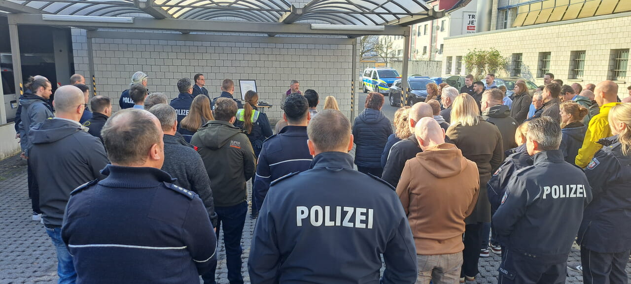 Angehörige der Kreispolizeibehörde Siegen-Wittgenstein: Ihr Berufsalltag beinhaltet nicht selten dunkle Ecken, unklare Lagen und unmittelbare Bedrohungen.