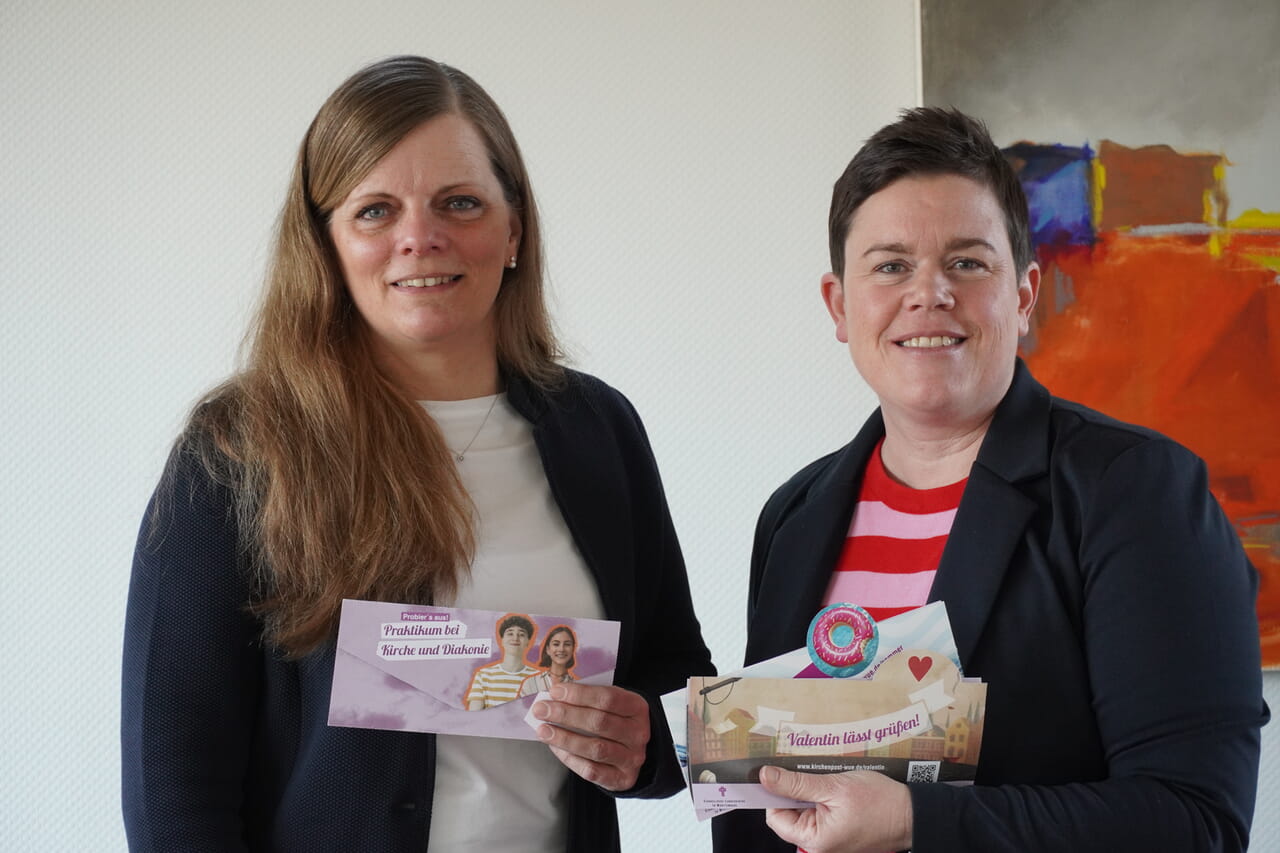 Superintendentin Kerstin Grünert (li.) und Fundraisingreferentin Anne Jung freuen sich über das Projekt "Kirchenpost", das in Kürze startet.