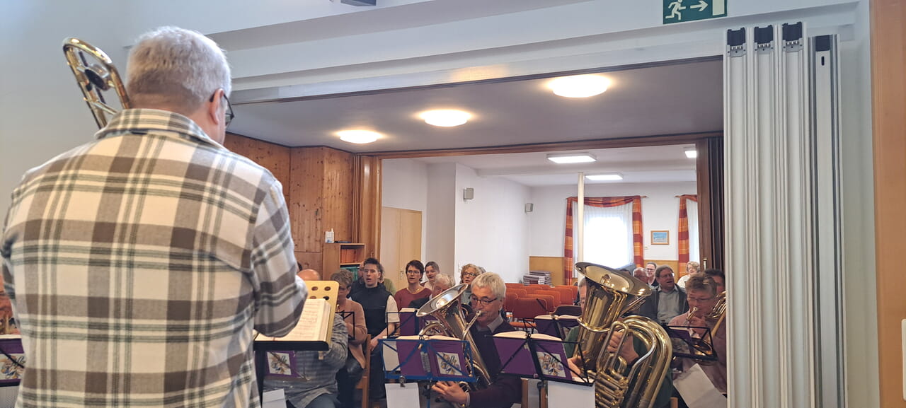Der Posaunenchor begleitet den feierlichen Gottesdienst.