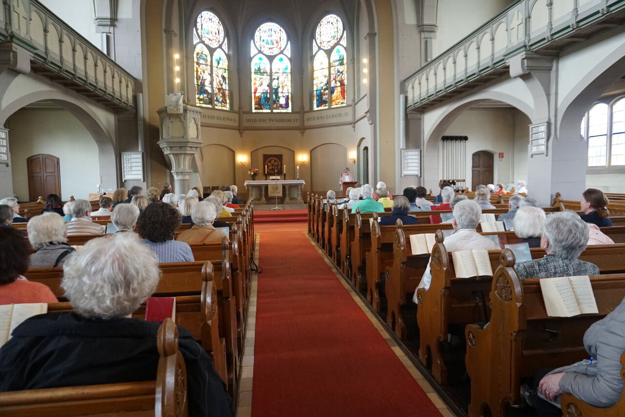 Rund 100 Frauen waren zum Jahresfest der Siegerländer Frauenhilfe in die Talkirche in Geisweid gekommen.