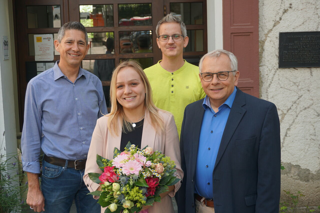 V.l.: Verwaltungsleiter Oliver Berg, Christine Schneider, Ausbilder Markus Utsch, Superintendent Peter-Thomas Stuberg.