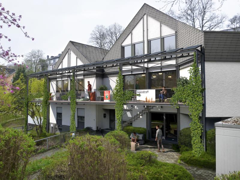 Ein großer Außenbalkon soll am Gemeindezentrum angebaut werden.