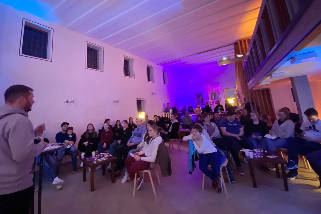 Viel Betrieb herrschte jetzt bei der Jugend-Evangelisation „truestory“ in der Hesselbacher Kapelle.