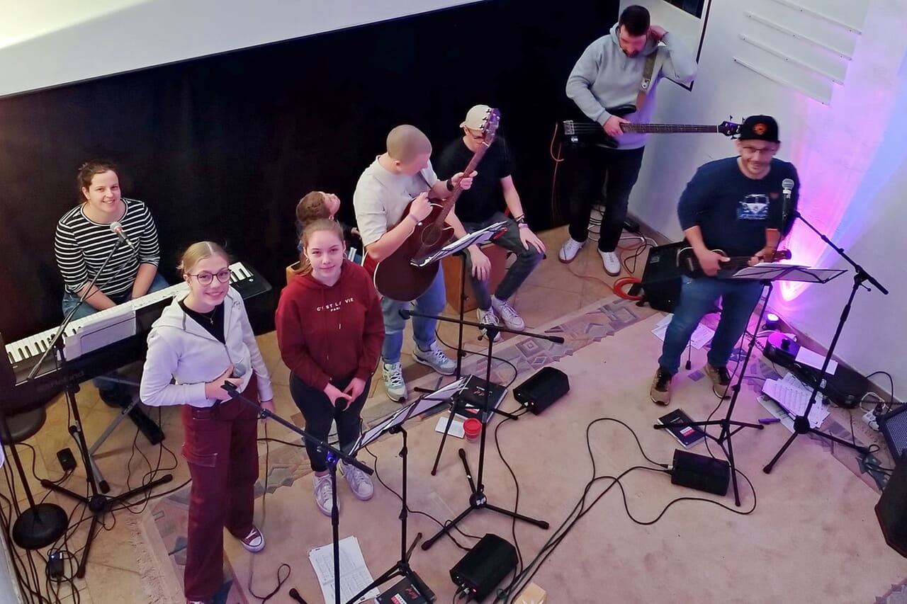 Die Banfetaler Meet-Me-Band begeisterte die jungen Leute mit ihrer Musik.