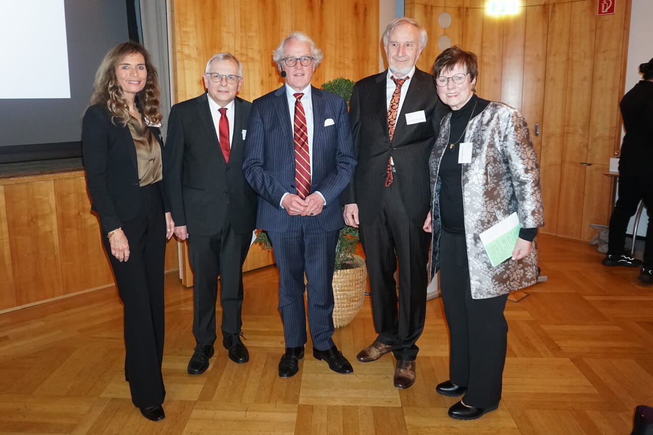 Die stellvertretende Stiftungsvorsitzende Gisela Labenz, Superintendent Peter-Thomas Stuberg, Rüdiger Freiherr von Fritsch, Stiftungsvorstandsvorsitzender Gerd Doege, Stiftungsvorstandsmitglied Annette Mehlmann.