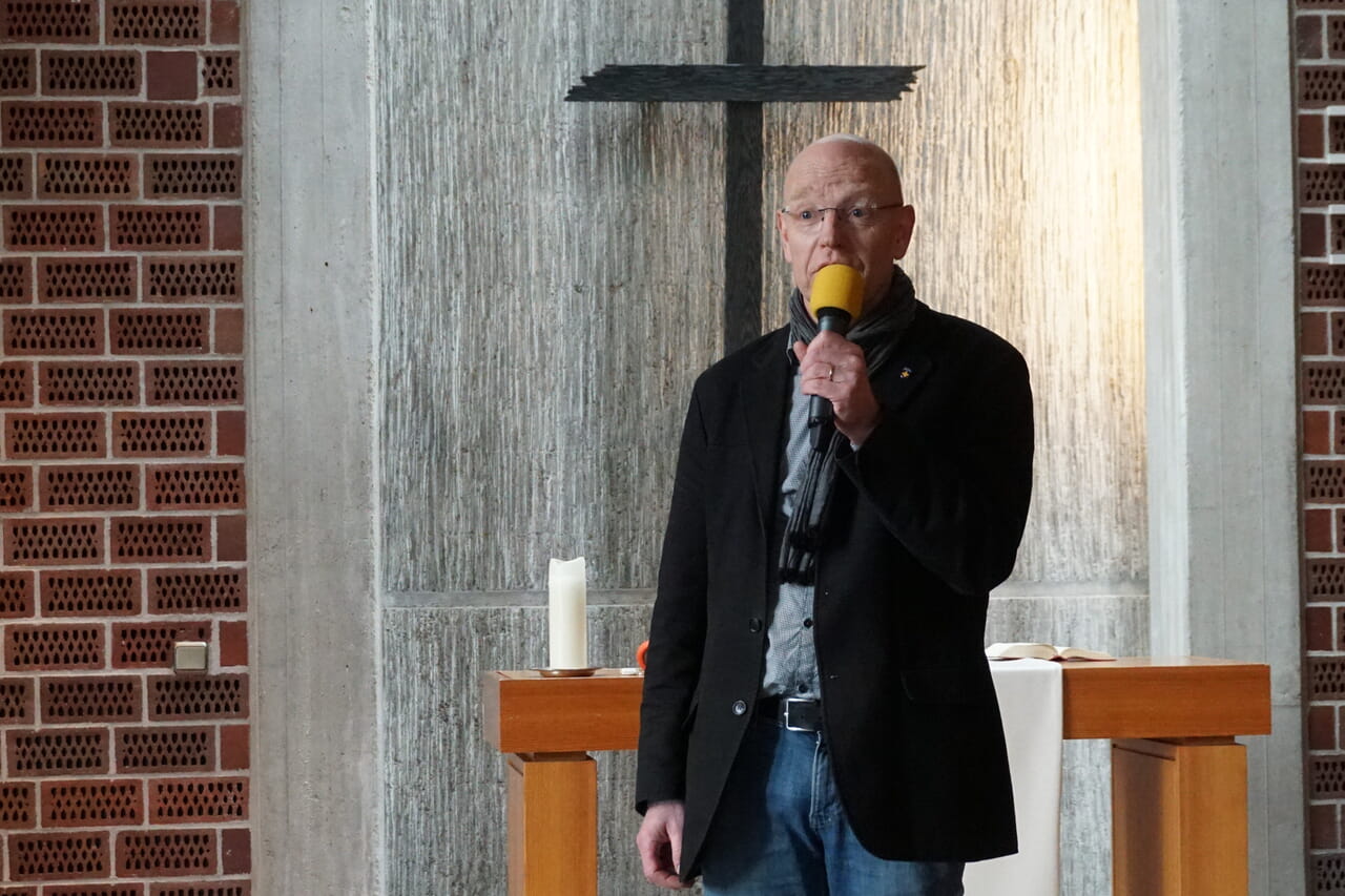 Frank Rüter, Pfarrer für Notfallseelsorge im Südwestfalen, begrüßte die Teilnehmer des Tags der Notfallseelsorge.