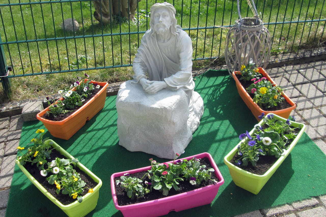 An vielen Stationen beschäftigten sich die Mädchen und Jungen der Kita „Farbklecks“ im Evangelischen Familienzentrum Bad Laasphe mit der Frohen Oster-Botschaft des Lebens.