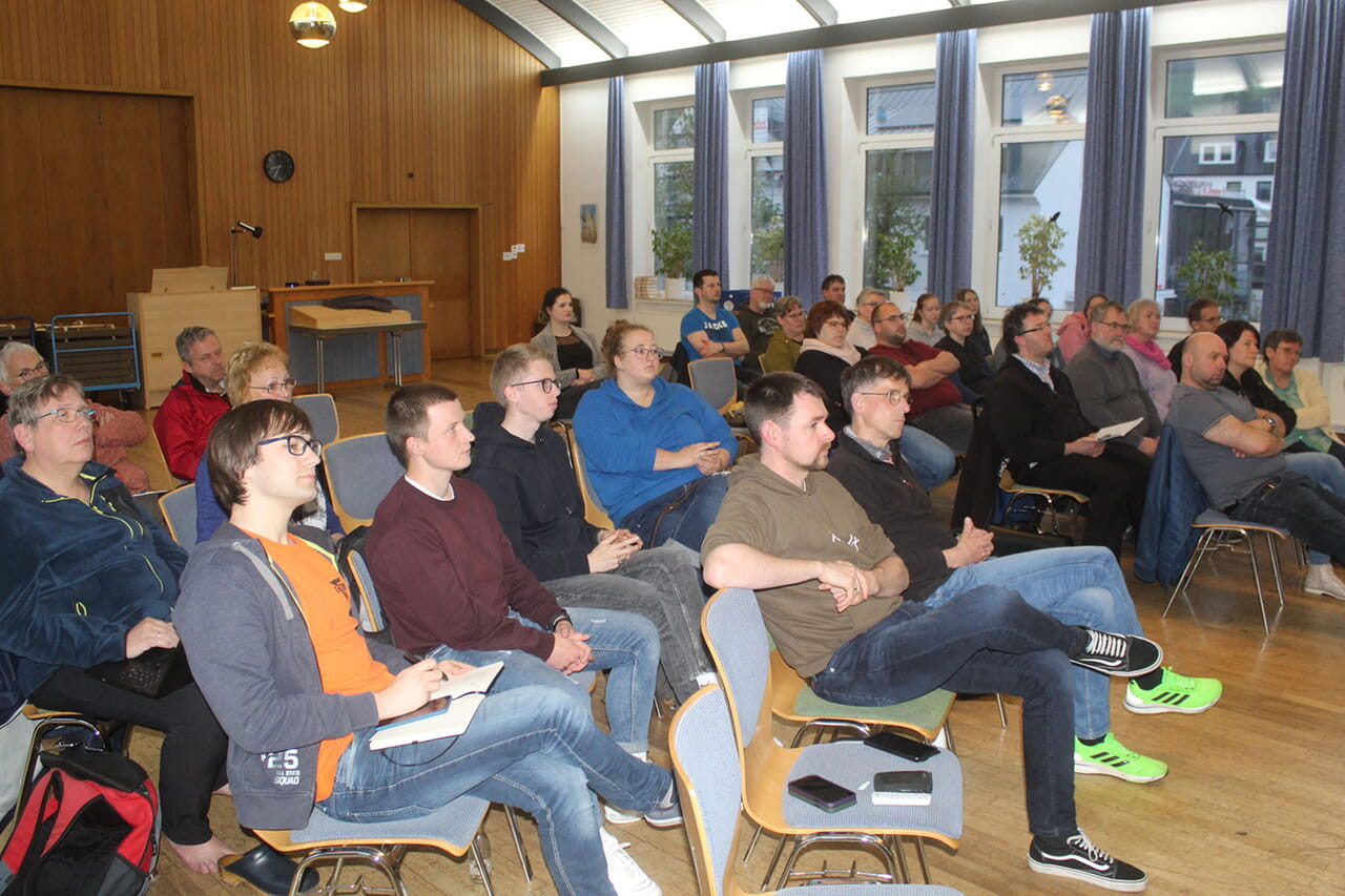 In Bad Berleburg trafen sich jetzt rund 40 Interessierte bei einem Infoabend über die hauptamtliche Kinder- und Jugendarbeit im Evangelischen Kirchenkreis Siegen-Wittgenstein.