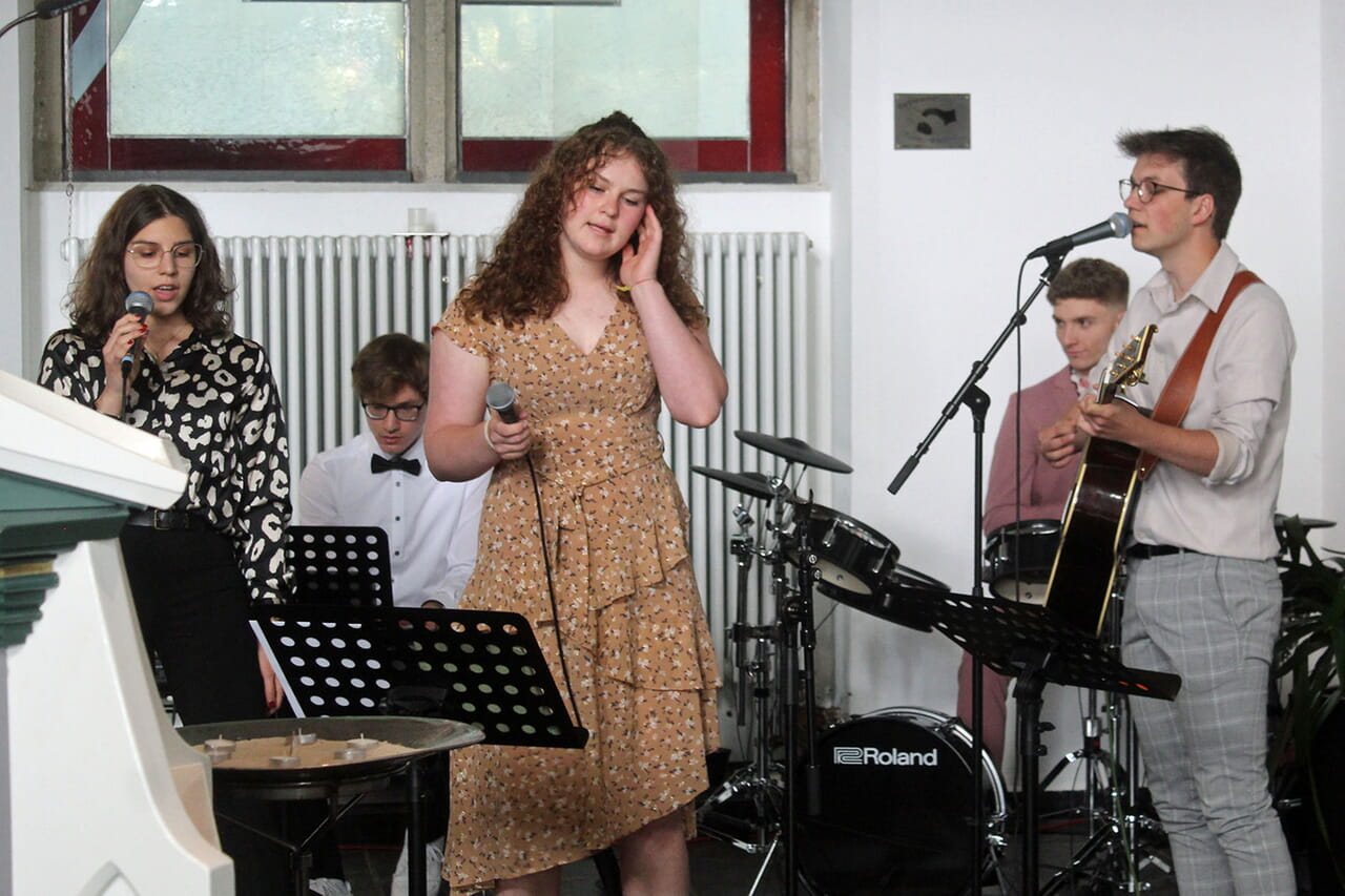 Lena Göbel, Josia Zall, Franka Müller, Philipp Wilker und Jakob Hoof (von links) sorgten für die Musik beim Abitur-Gottesdienst in der Haardter Kirche.