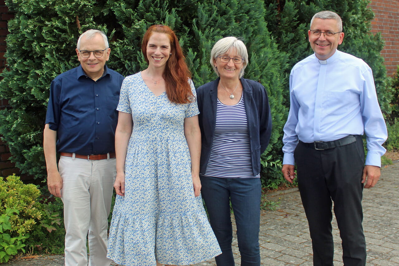 Superintendent Peter-Thomas Stuberg, Ruth Nefiodow, Andrea Keinath und Dechant Karl-Hans Köhle (von links) als Organisatoren und Referentinnen der Ökumenischen Pfarrkonferenz wollen auch in schwierigen Zeiten mutig in die Zukunft schauen.