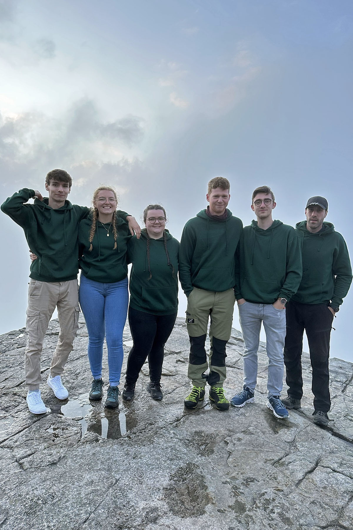 Zum Team der Mitarbeitenden bei der Wittgensteiner CVJM-Freizeit in Norwegen gehörten auch Nik Altrogge, Larissa Reuter, Linda Laubisch, Fabian Dickel, Tim Adler und Tobi Kluge (von links).