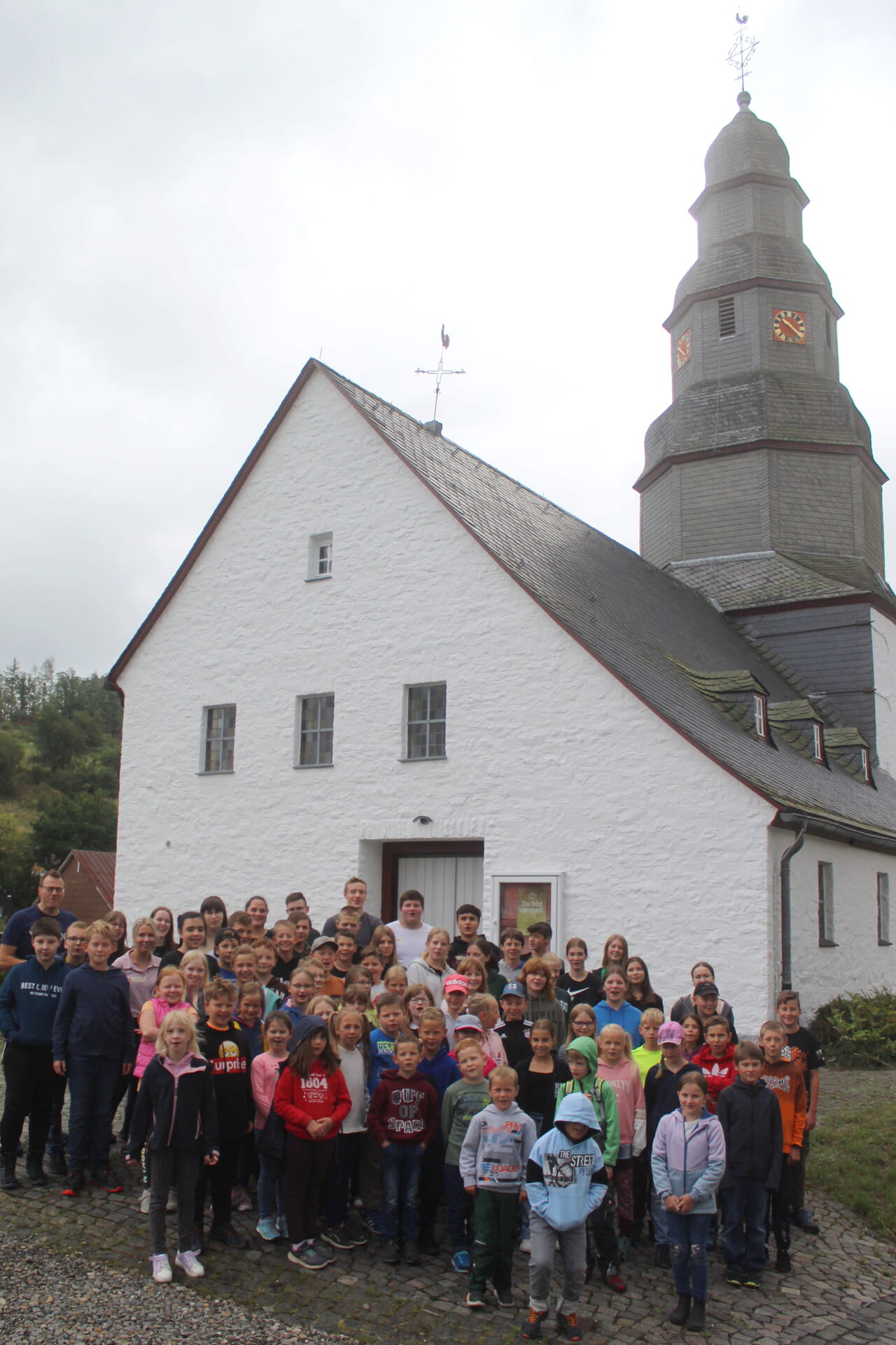 Knapp 60 Mädchen und Jungen nahmen auch in diesem Jahr wieder an der Kinderferienwoche in Fischelbach teil, Organisator Jürgen Schneider freute sich über den großen Zuspruch und 20 weitere Ehrenamtliche im Mitarbeitenden-Team.