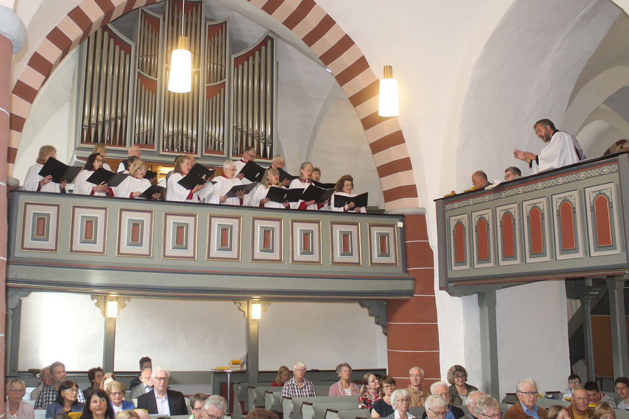 Der Kirchenchor von St. Editha in Tamworth gestaltete am Sonntagmorgen in der Laaspher Stadtkirche den festlichen Partnerschafts-Gottesdienst mit.