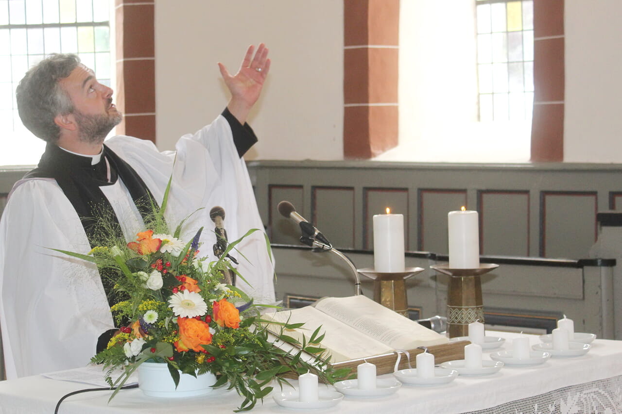 Die Predigt beim Partnerschafts-Gottesdienst in der Laaspher Stadtkirche hielt Reverend Andrew Lythall aus Tamworth.