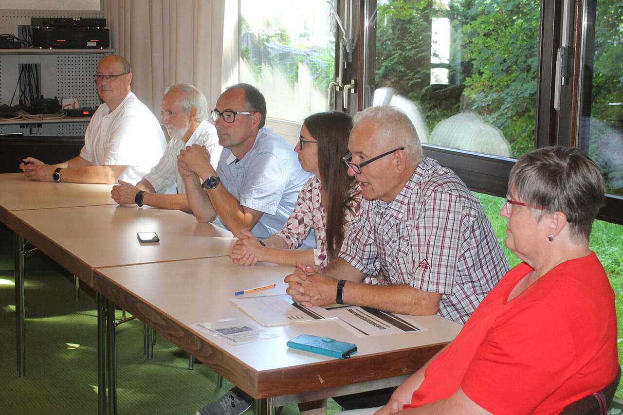 Bei der Gemeindeversammlung war Pfarrer Thomas Janetzki jetzt nochmal an der Seite von einigen der Wingeshäuser Presbyteriums-Mitglieder Lothar Putsche, Peter Beuter, Jasmin Wagener, Dietmar Beuter und Petra Beuter (von links).